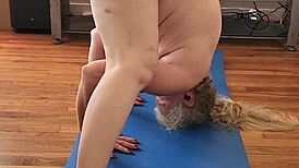 sexy granny momma vee does naked yoga with amateurs