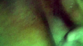 अमेरिकन हॉर्नी लड़की अपने फेवरिट डिल्डो से टेस करती है