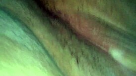 अमेरिकन हॉर्नी लड़की अपने फेवरिट डिल्डो से टेस करती है