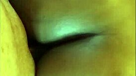 fodendo e gozando dentro da buceta e cu da puta