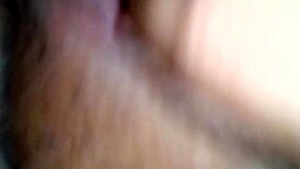 अमेरिकन हॉर्नी लड़की अपने फेवरिट डिल्डो से टेस करती है