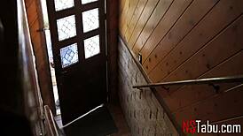 छोटी सौतेली बेटी केन्ज़ी रीव्स को चोदती