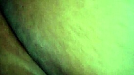 अमेरिकन हॉर्नी लड़की अपने फेवरिट डिल्डो से टेस करती है