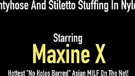 horny maxine x fucks dildo 😈