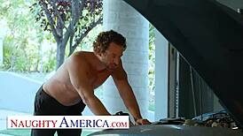 ब्रुकलिन ग्रे एक लकी लड़के के साथ वाइल्ड सेक्स का दिन