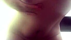 हॉट पॉर्नस्टार अपनी टiny फिगर फ्लैश करती