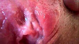 बहुत करीब से गीली चूत उंगली करना