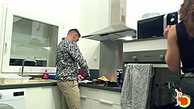 लड़कियां डिल्डो और जीभ से एक-दूसरे की चूत चाटकर लेस्बियन मजे ले रही