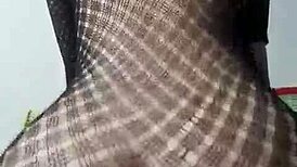 novinha linda do bundao dando a bucetinha de quatro