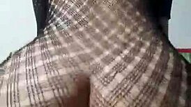 novinha linda do bundao dando a bucetinha de quatro