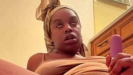 hey, fucking my ebony cunt for some satisfaction 😏