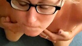 Hotassunicorn gets a facial cumshot 😏