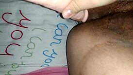 Me masturbo hasta que acabo en un explosivo orgasmo. Mi cuerpo tiembla con cada squirt.