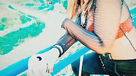 le propongo tener sexo a hermosa chica en el parque morena culona latina