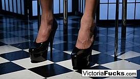 victoria shows long legs and ass while masturbating!