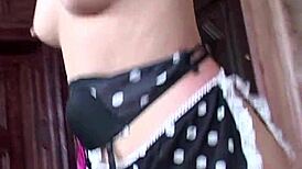 वाह! जवान ब्रूनेट उससे लंड चूसने की ट्रिक्स सीखती!