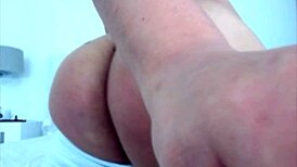 makayladivine performs on myfreecams