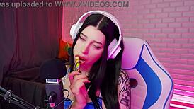 honey haze, got any asmr tricks with that ponytail?