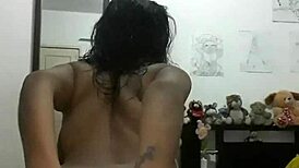 Wow, Watch This Sexy Colombian Teen Squirting While Masturbating!