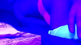is this amateur couple sucking cock under blacklight?
