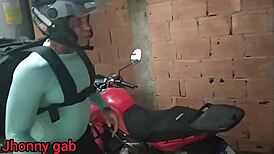 Delivering food to Agatha Kent and Jhonny Gab!