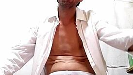 Pau grande de 25 cm empinado jorrando leite gostoso do pau enorme na cueca branca transparente sexy e e camisa social aberta pau enorme esporrando 1 litro de porra tesudo do pau gigante