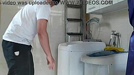 casada provoca tecnico abrindo roupao completo no red e no sheer