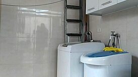 casada provoca tecnico abrindo roupao completo no red e no sheer