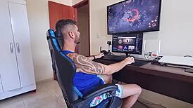 Minha namorada seduced me with her big brazilian ass during the game.