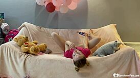 Wow, Busty Beauty's Shaved Pussy in Hot Solo Selfies!