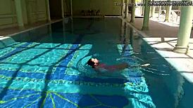 जेसीका लिंकन, तुम उस बिकिनी में सबसे हॉट अंडरवॉटर बेब हो!