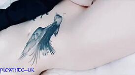 Liz vicious presents alt model applewhite uk playing with her perfect pussy.