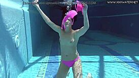 जेसीका लिंकन, तुम उस बिकिनी में सबसे हॉट अंडरवॉटर बेब हो!