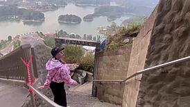 Katy Blake Gives Tourist a Tour at Peñon de Guatape, Interrupted by Police