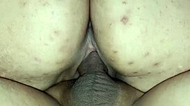 Mi esposo graba un creampie casero