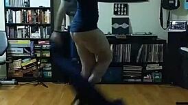 I's stripping for you, ripping my clothes off, big ass bouncing