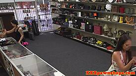 Amateur rides broker's cock in pawnshop 😏