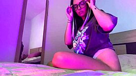 Watch this provocative video, stepdaughter? I'm masturbating for you, padrastro, in our homemade latina fun.