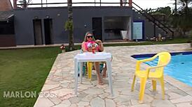 Loira safada tricked her corno hubby, banged the piscineiro pauzudo - Cleo Cadillac! 😜