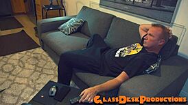 Girlfriend blows me while showing off her toes