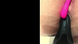 Giocando con i miei amici dildo e vibratore, orgasmo enorme nella mia pussy.