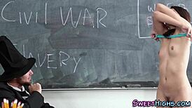 टीन 18+ वाइल्ड हार्डकोर ब्लोजॉब के बाद कम डंप्ड, डैम!