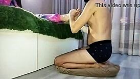 oh so wonderful foot massage before bed from slave 😍