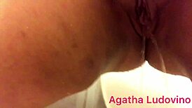 Banho Masturba��o E Chuva Dourada With BBW Latina In Bathroom
