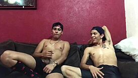 मेरा सीधा दोस्त मुझे अपना लंड चूसने देता है