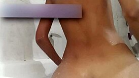 This Colombian babe is masturbating her big ass in the bathtub, so hot! 😍