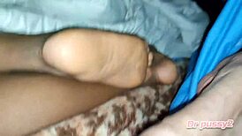 fetiche com pes e muito esperma na esposa africana submissa do corno