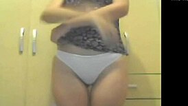 That beautiful british camwhore toying her slit looks amazing