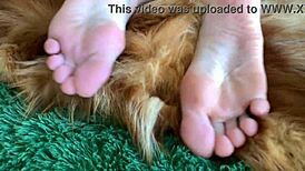 Hey, worship my sexy feet and toes with Nika's domination