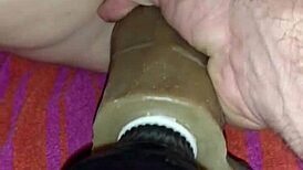 मेरी जीएफ बड़ी डिल्डो से खेल रही, कितना हॉट! 😍🍆